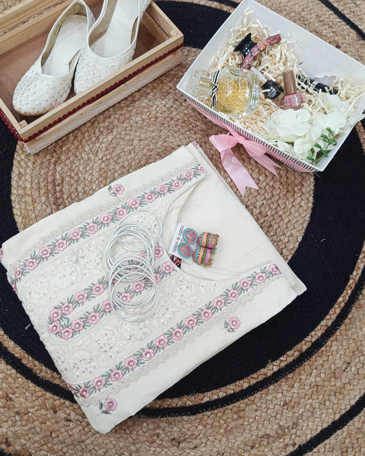White Sniffing Flower cotton suit set