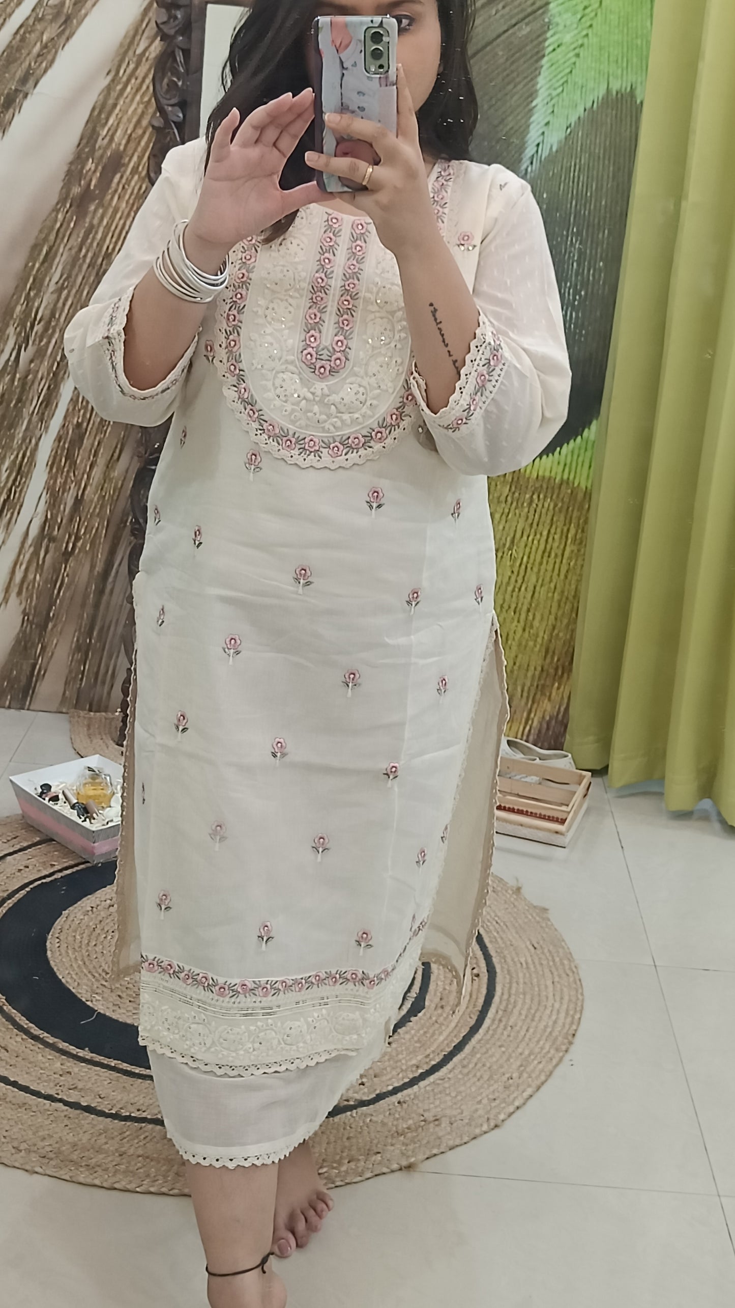 White Sniffing Flower cotton suit set