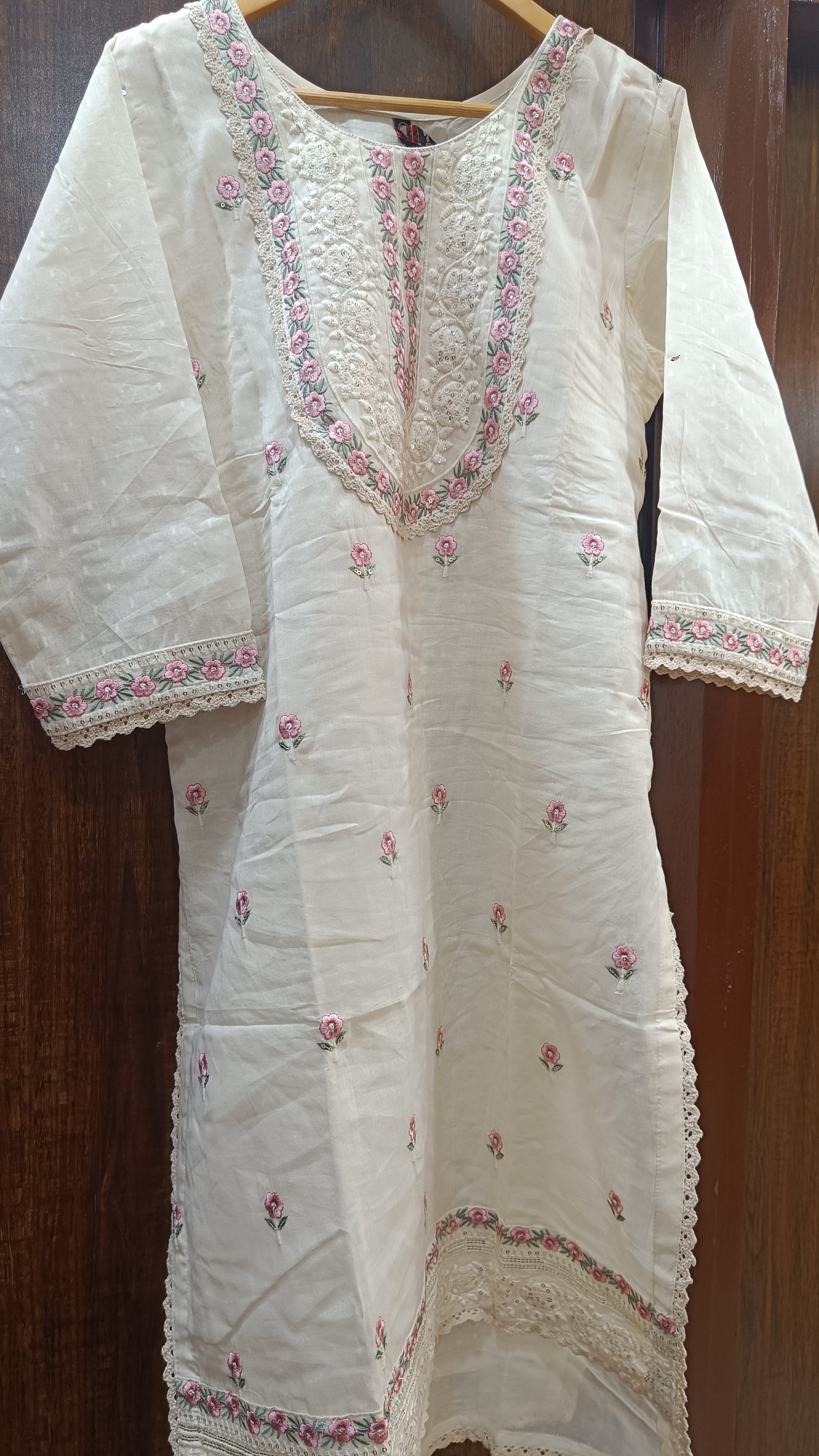 White Sniffing Flower cotton suit set