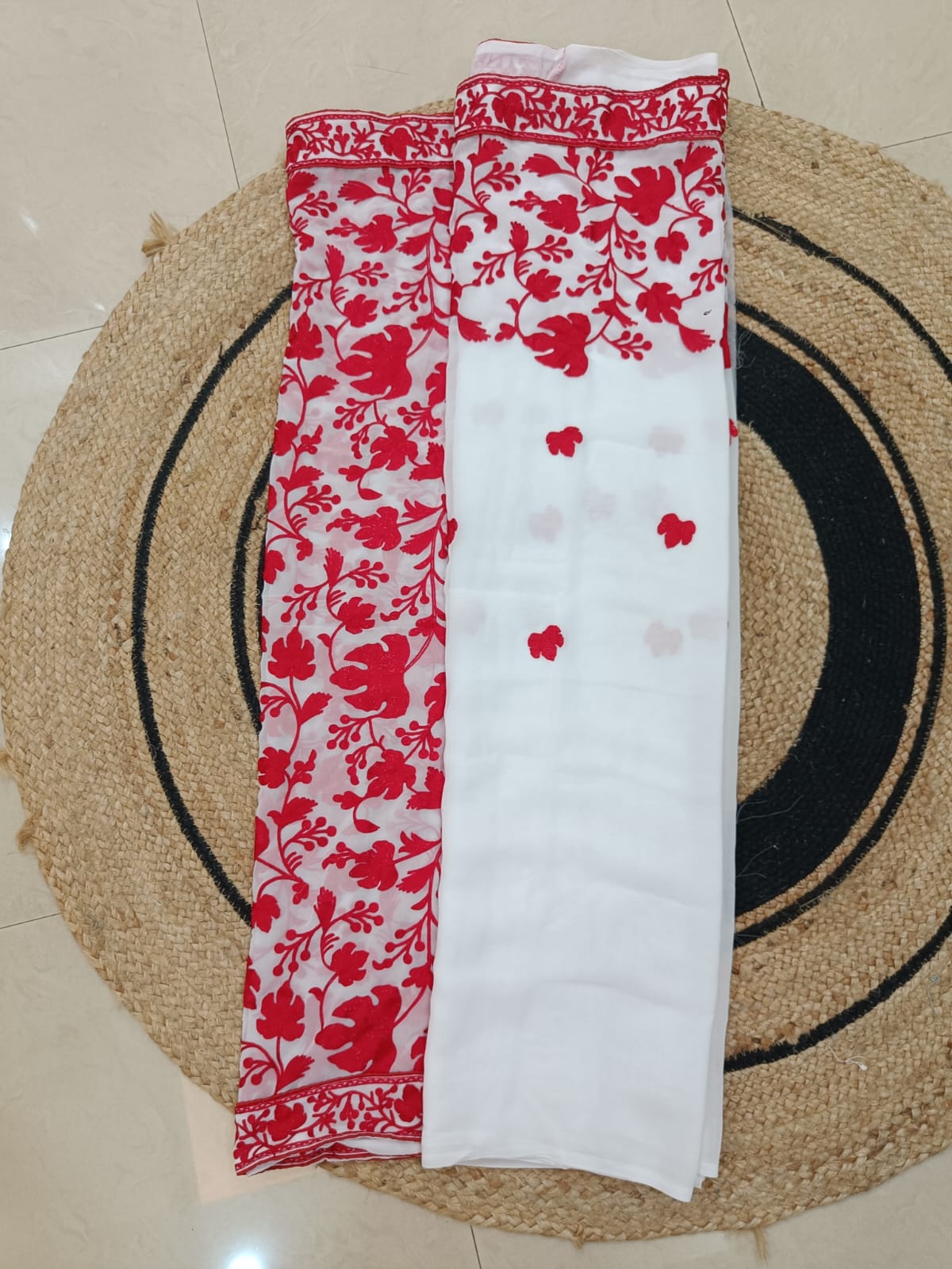 Elegant Kashmiri Aari Embroidery Saree – Chinar Leaf Motif in Subtle White