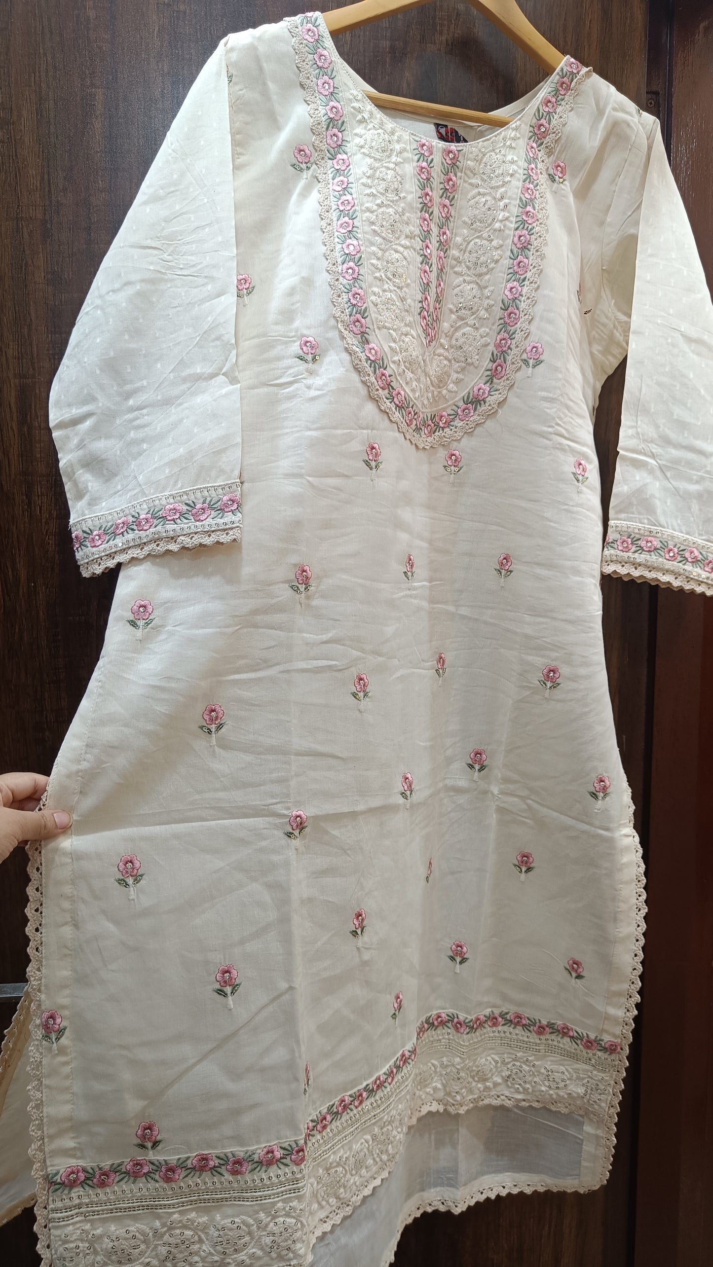 White Sniffing Flower cotton suit set