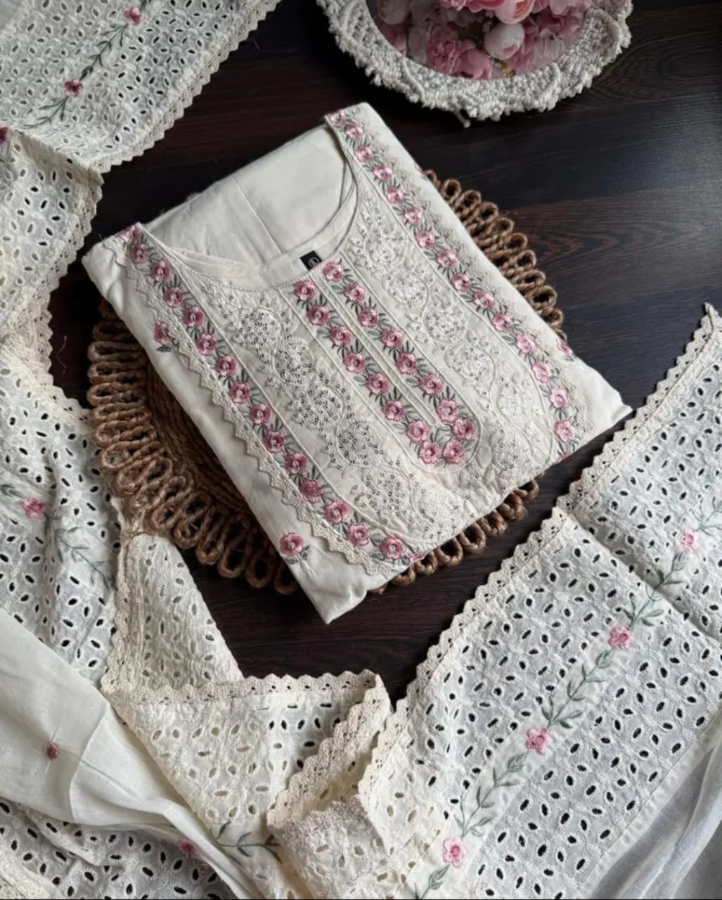 White Sniffing Flower cotton suit set