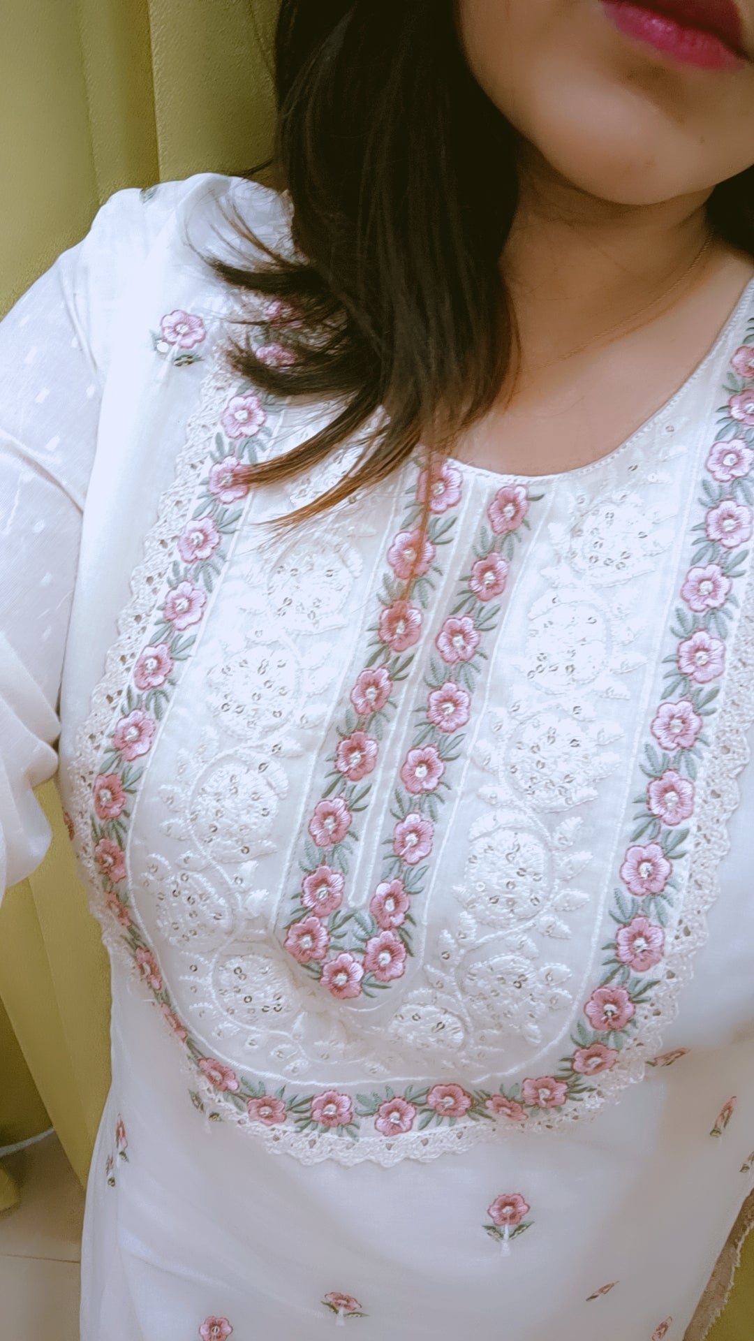 White Sniffing Flower cotton suit set