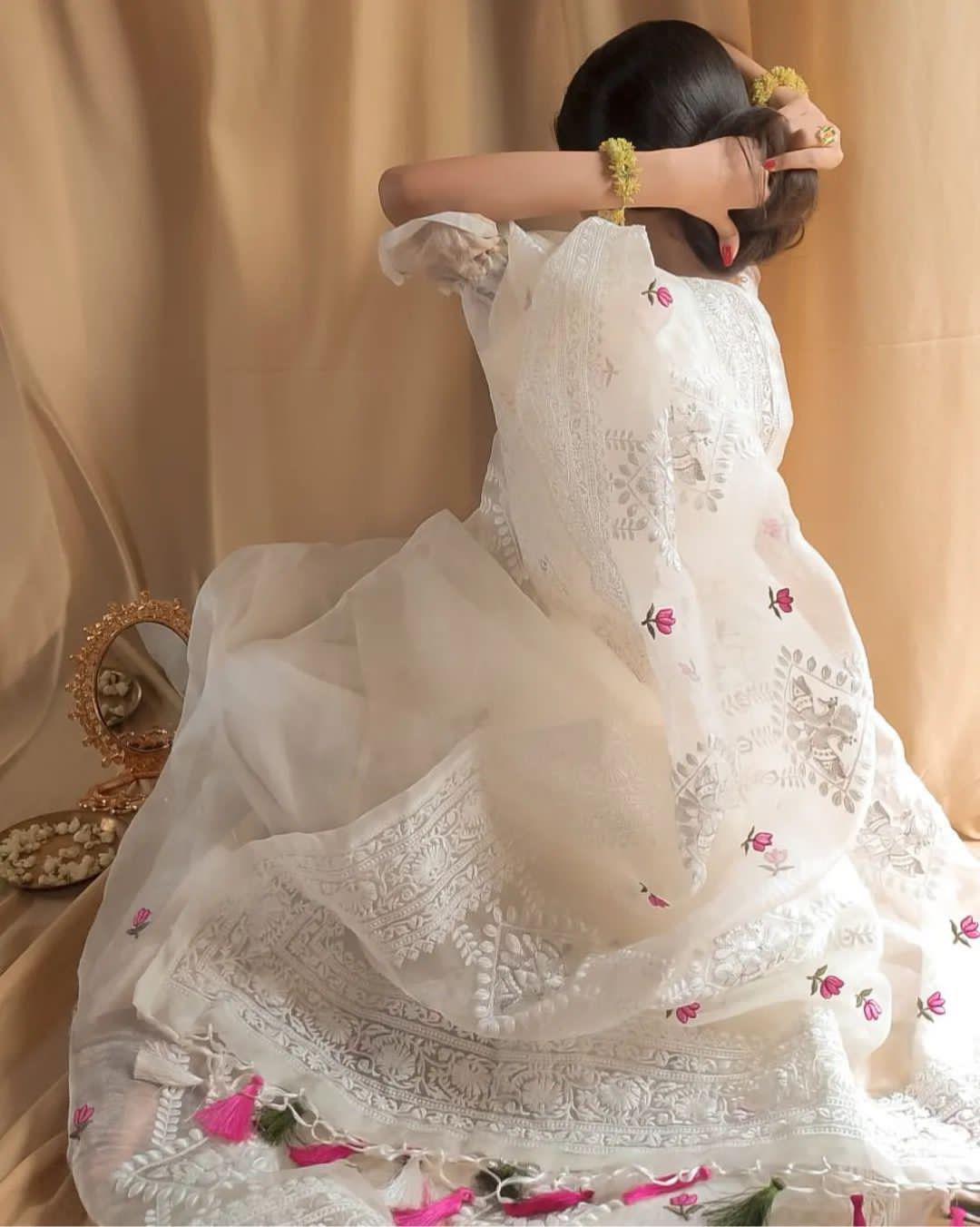 Gulnoor – Off-White Chikankari Silk Organza Saree with Tassels & Contrast Blouse